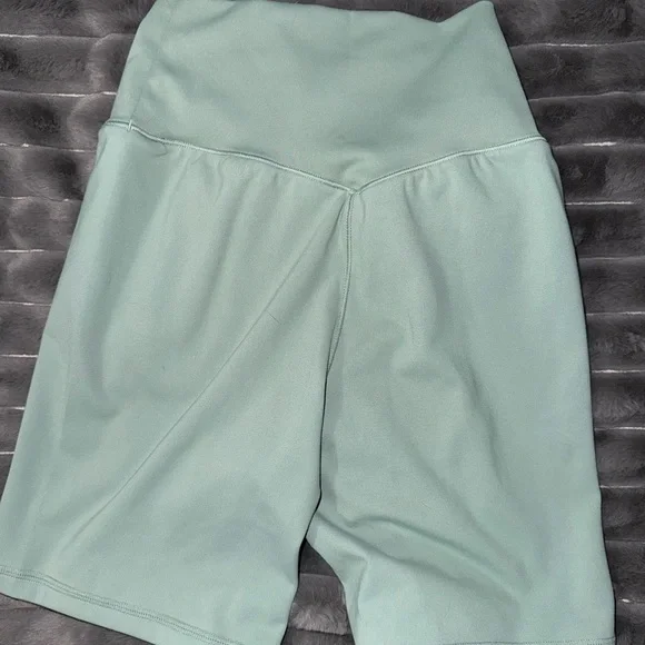 P'tula Women's High-Waisted Light Green Bike Shorts - Picture 3 of 3
